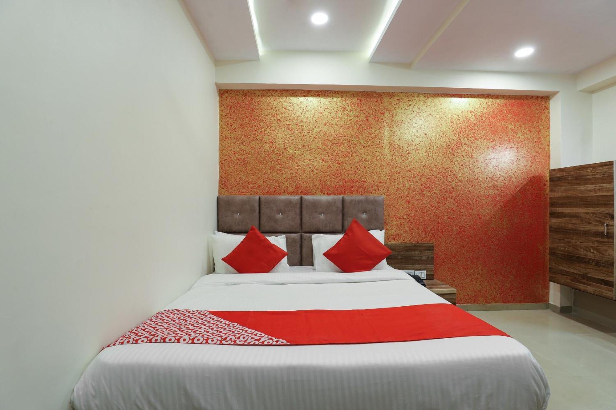 Hotel O Dream Stay Sarkhej Exteriör bild